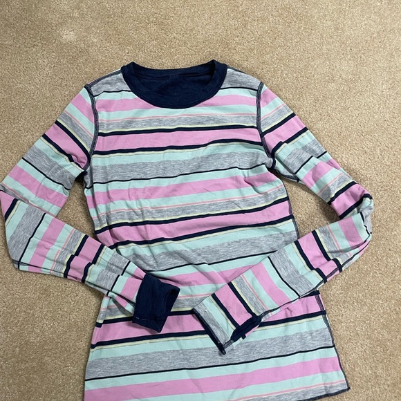 Ivivva reversible long sleeve tee. - Picture 4 of 4